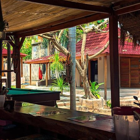 Jati Village, Party Hostel And Bungalows ギリ・トラワンガン エクステリア 写真