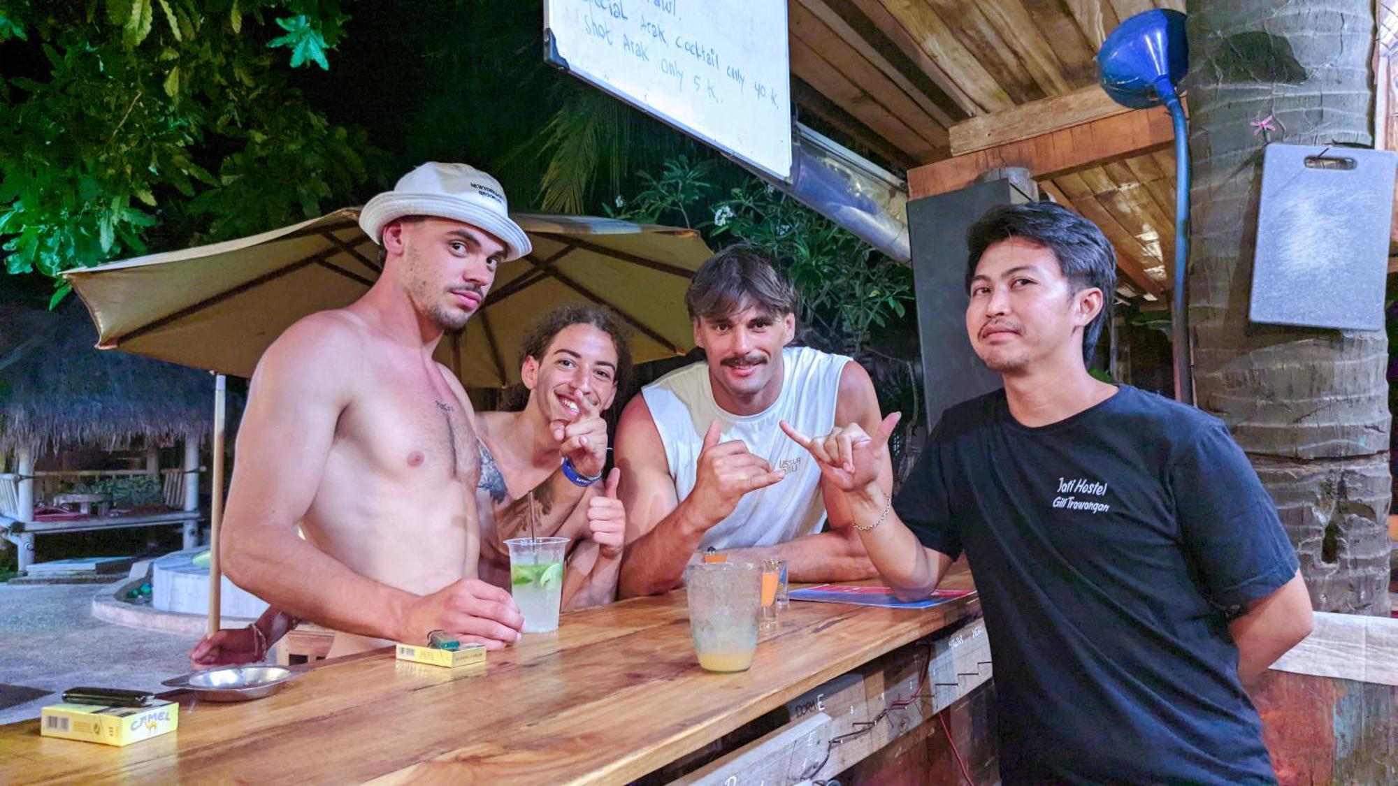 Jati Village, Party Hostel And Bungalows ギリ・トラワンガン エクステリア 写真