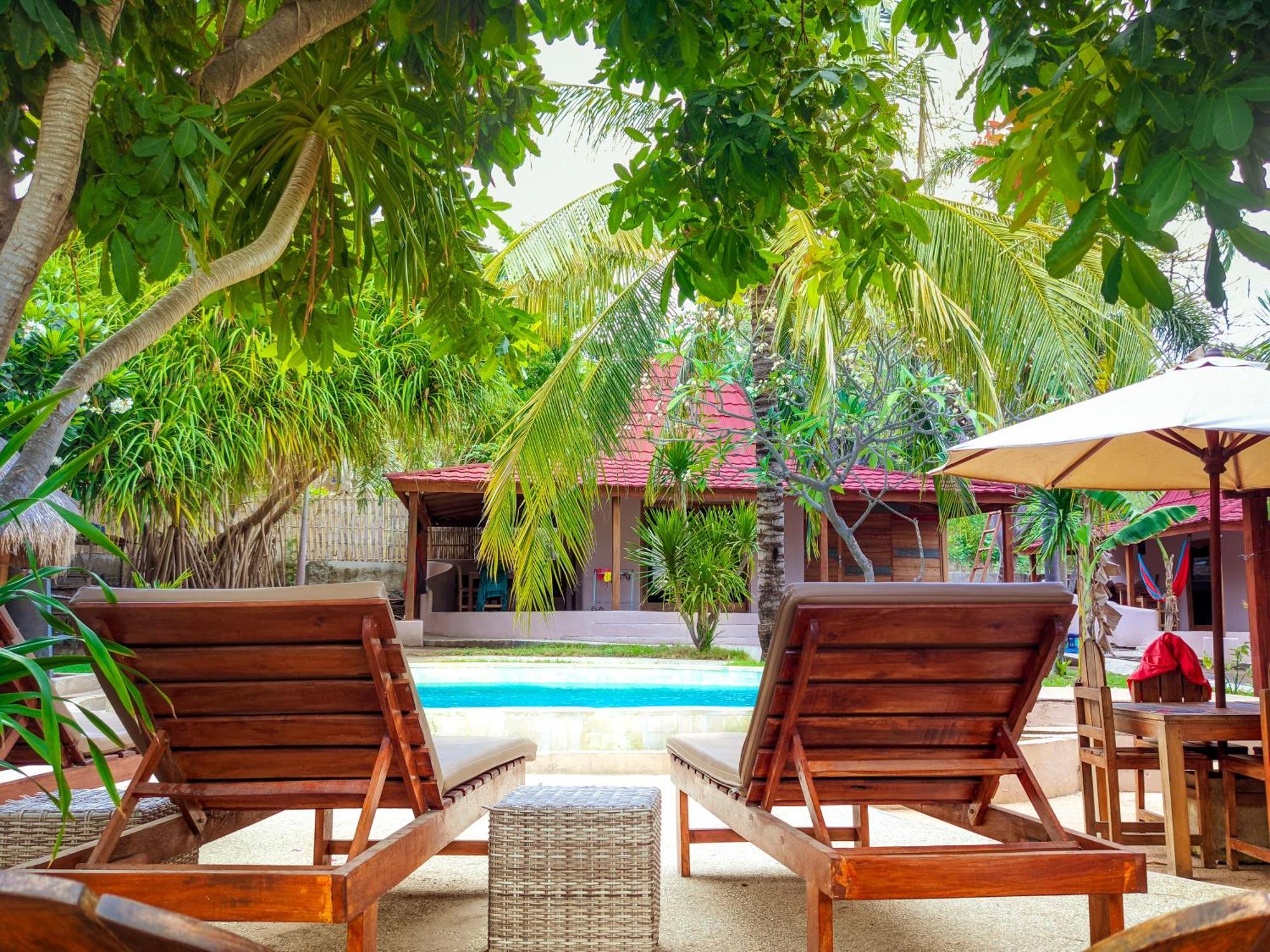 Jati Village, Party Hostel And Bungalows ギリ・トラワンガン エクステリア 写真