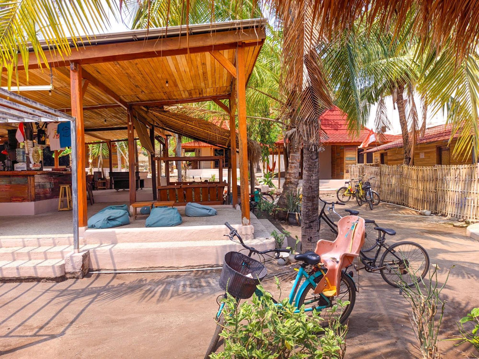 Jati Village, Party Hostel And Bungalows ギリ・トラワンガン エクステリア 写真
