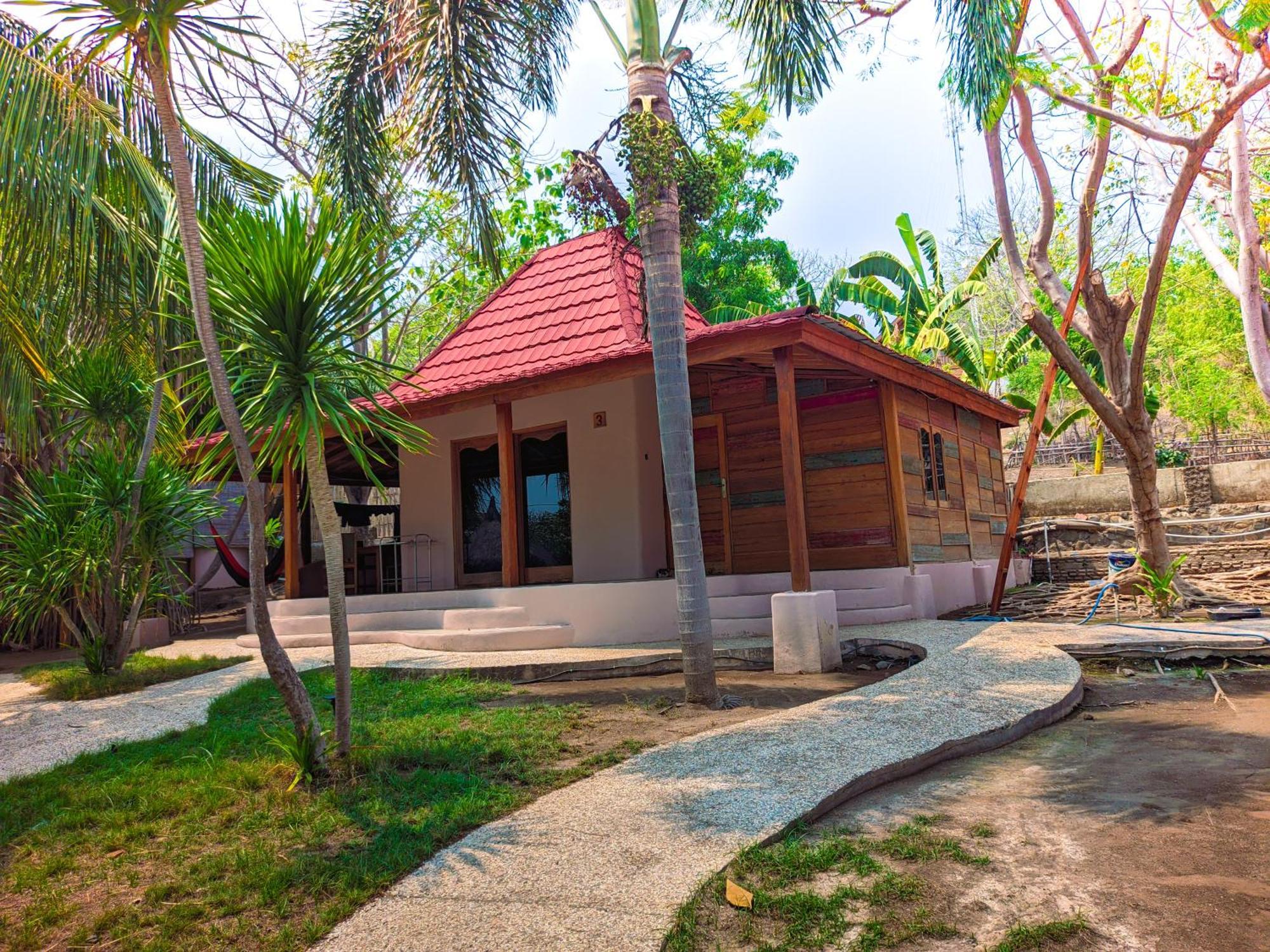 Jati Village, Party Hostel And Bungalows ギリ・トラワンガン エクステリア 写真