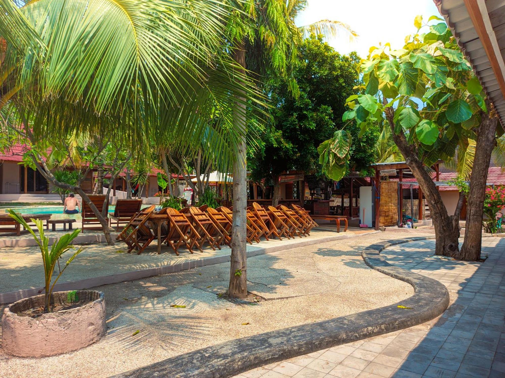 Jati Village, Party Hostel And Bungalows ギリ・トラワンガン エクステリア 写真