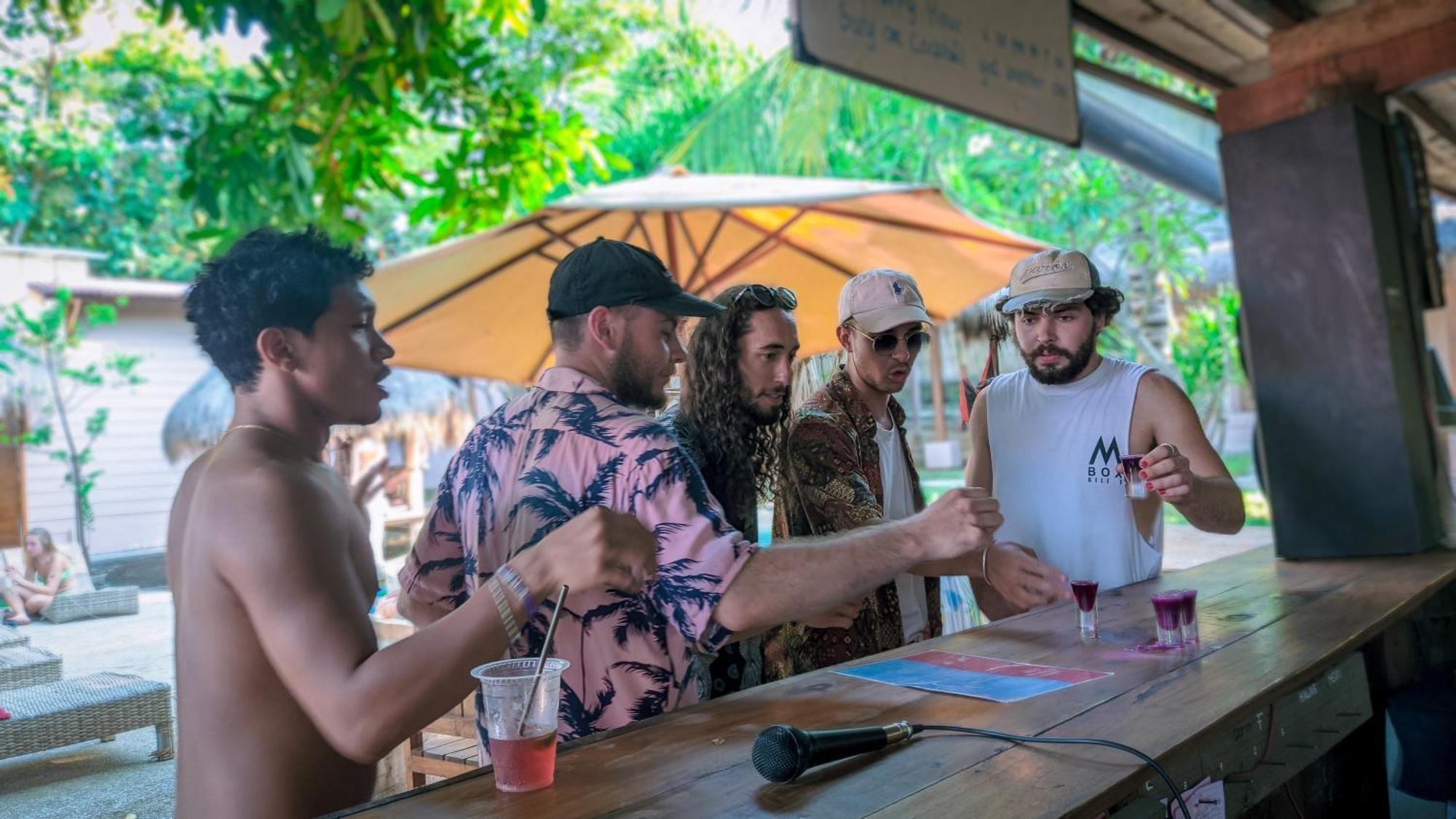 Jati Village, Party Hostel And Bungalows ギリ・トラワンガン エクステリア 写真