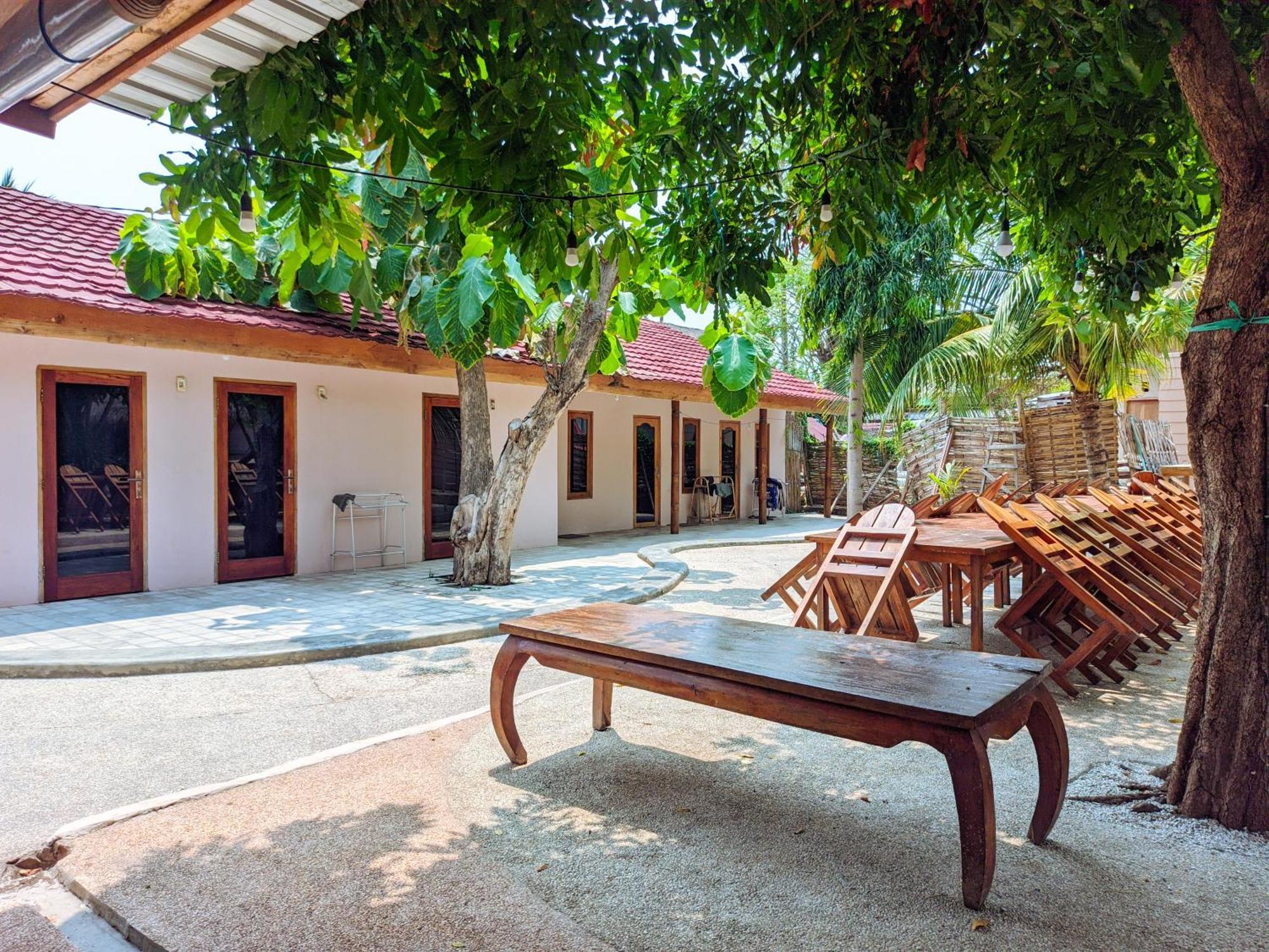 Jati Village, Party Hostel And Bungalows ギリ・トラワンガン エクステリア 写真