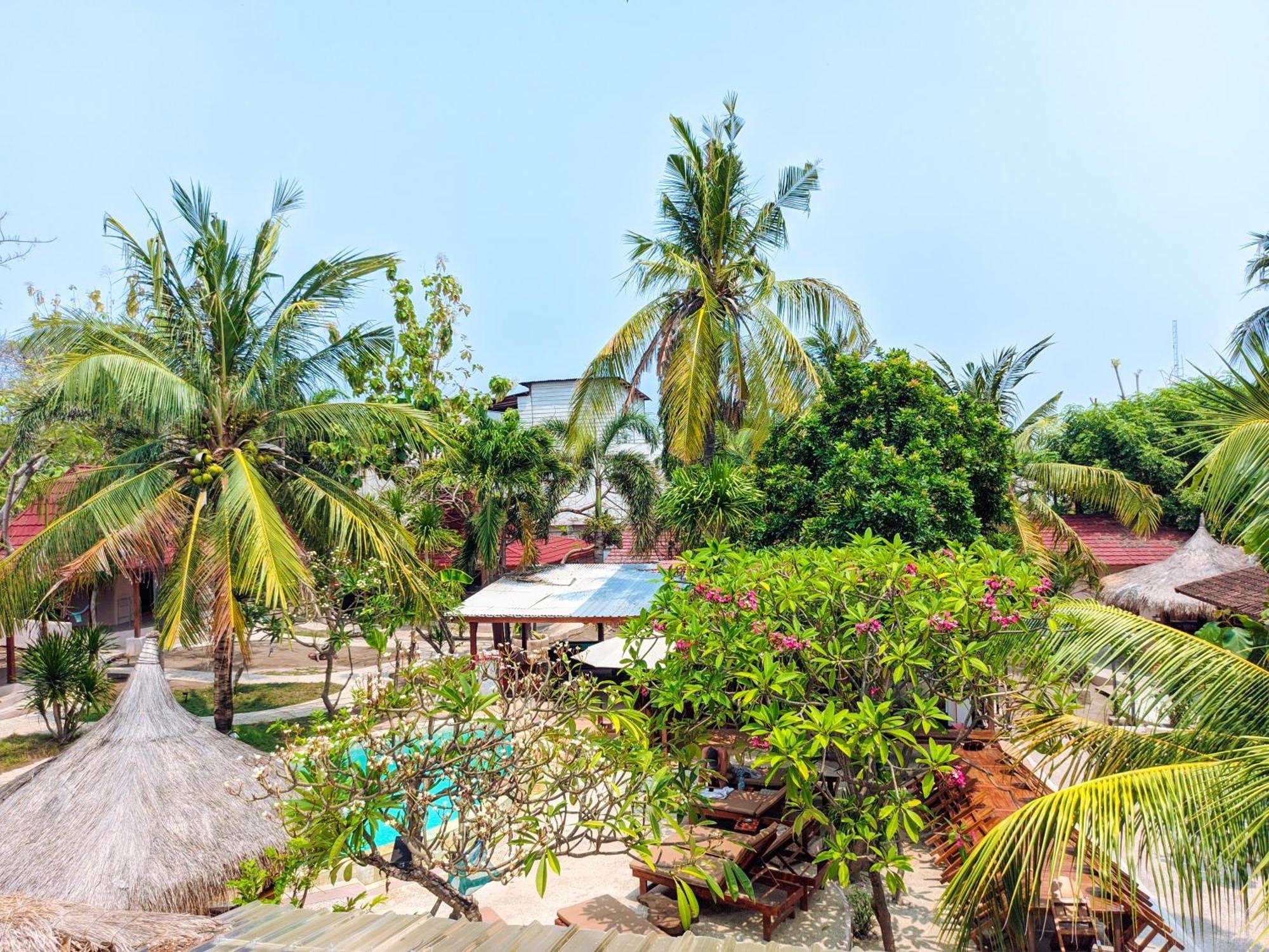 Jati Village, Party Hostel And Bungalows ギリ・トラワンガン エクステリア 写真
