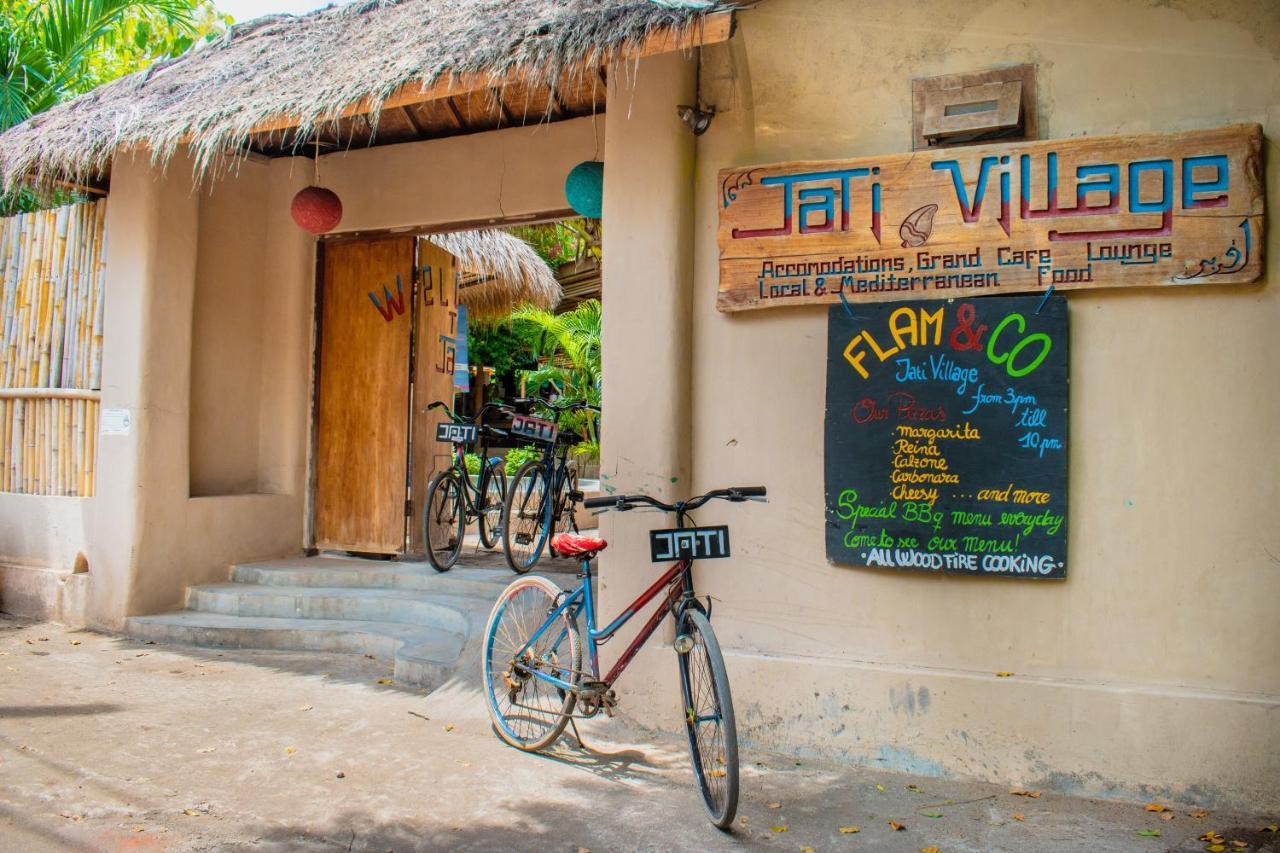 Jati Village, Party Hostel And Bungalows ギリ・トラワンガン エクステリア 写真
